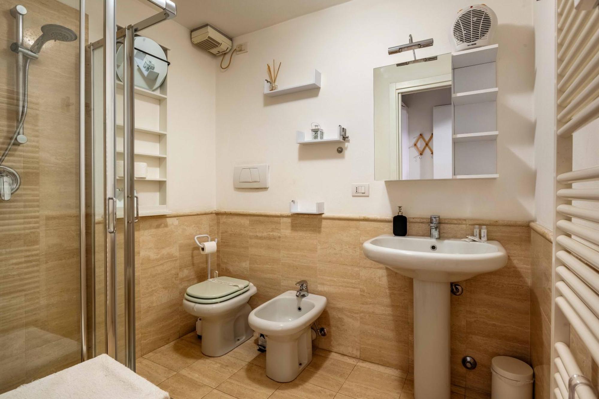 One Bedroom Apartment With Terrace Near Duomo 밀라노 외부 사진